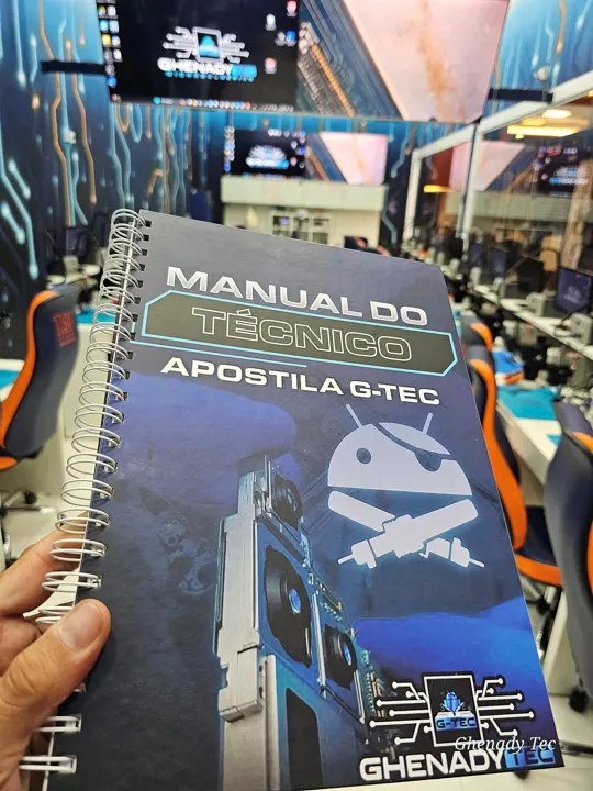 Foto real da capa de O Manual do Técnico na bancada G-Tec